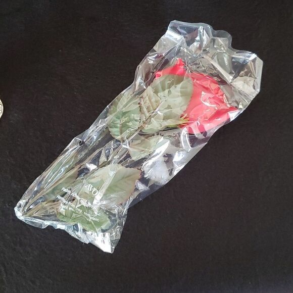 Vintage 1978 Hudson Manor Silverplated Bud Vase and Scented Rose - Picture 4 of 11